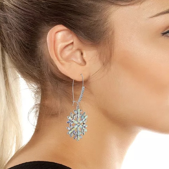 NEW Betsey Johnson Faux Stone Snowflake Dangle Earrings ❄️ - Picture 3 of 3